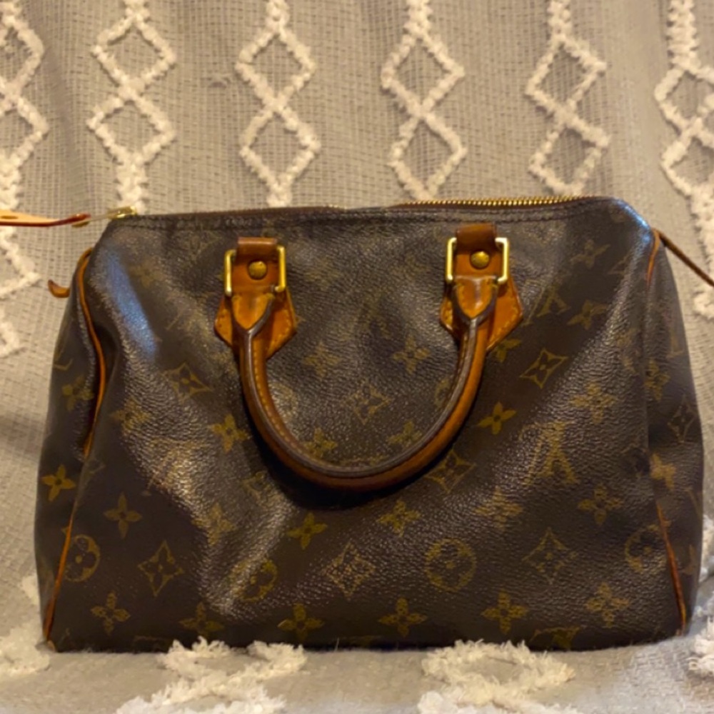 COPY - EUC Authentic Louis Vuitton Speedy 25